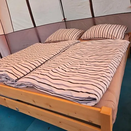 Luksusowy namiot Seberak - V Chatickach A V Luxusnich Stanech Praga