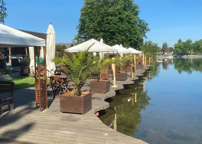 šeberák - V Chatičkách A V Luxusních Stanech Praha