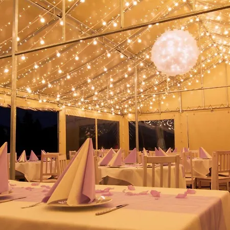 Luxury tent Seberak - V Chatickach A V Luxusnich Stanech *