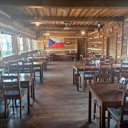 Luxury tent Seberak - V Chatickach A V Luxusnich Stanech Prague