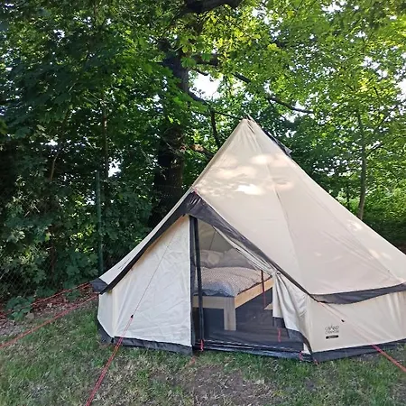 Seberak - V Chatickach A V Luxusnich Stanech Prague