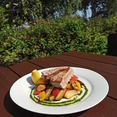 Seberak - V Chatickach A V Luxusnich Stanech Luxury tent *
