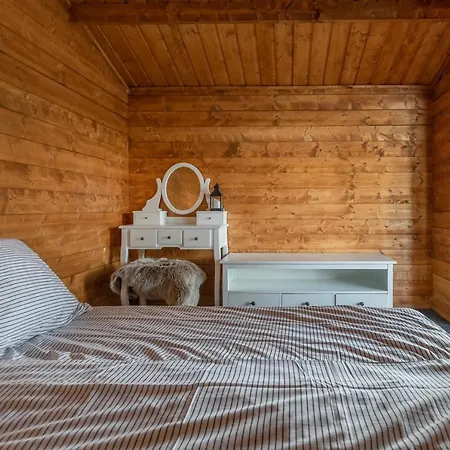 Seberak - V Chatickach A V Luxusnich Stanech Luxury tent *